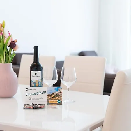 아파트 Guestready - Amazing Modern Near The 빌라노바데가이아